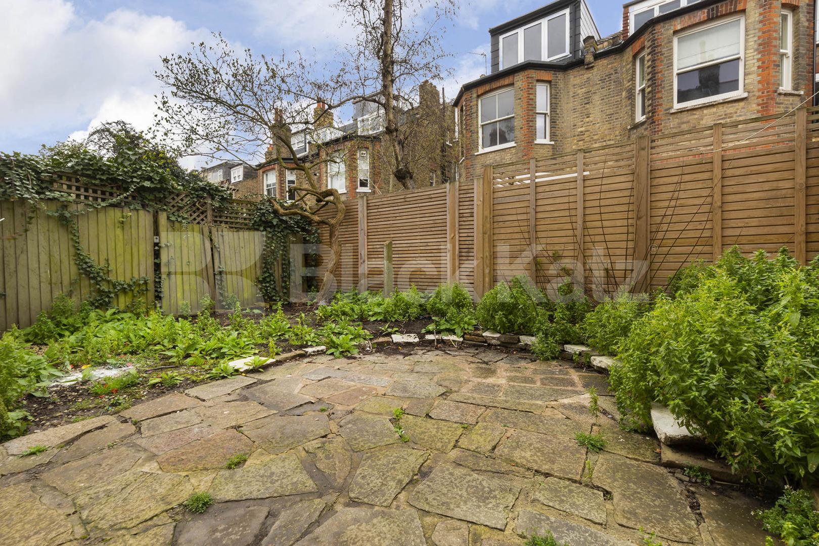 Two double bedrooms set within a period conversion by Belsize Park with a garden Howitt Road, Hampstead - Belsize Park NW3